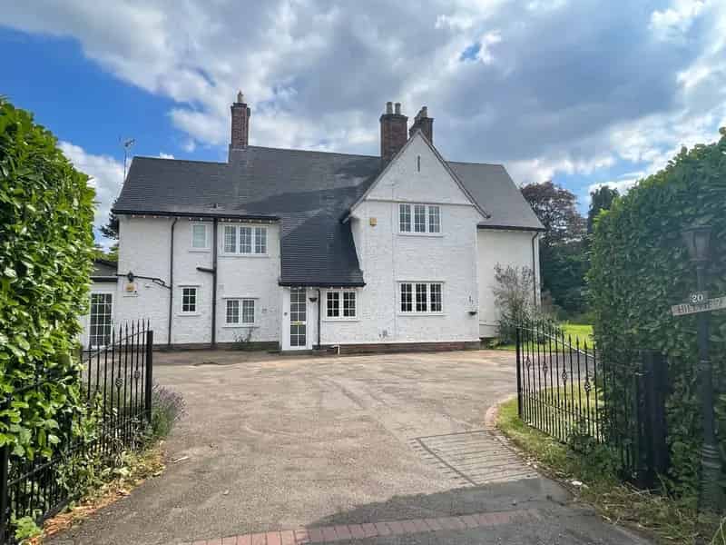 5 Bedroom Detached House with Planning Permission