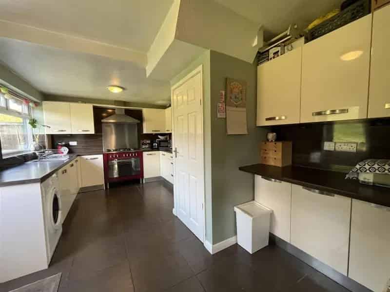 5 Bedroom Link Detached House For Sale