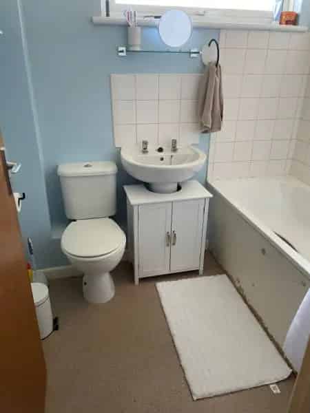 3 Double Bedroom House Near Shops and Schools