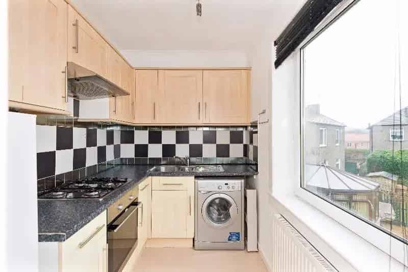 2 Bedroom Flat to Rent City Fringe Private Garden Driveway