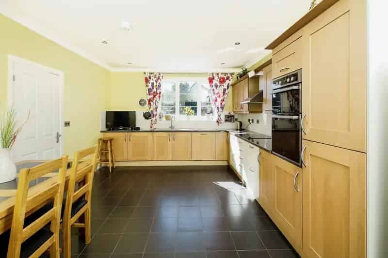 Detached House in Coleshill with Four Bedrooms and Garden
