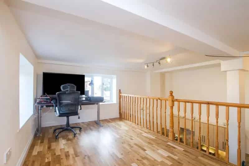 2 Bed Apartment in Converted Brewery with Parking