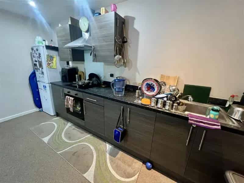 2 Bed Flat for Sale - Well Presented Apartment with Parking