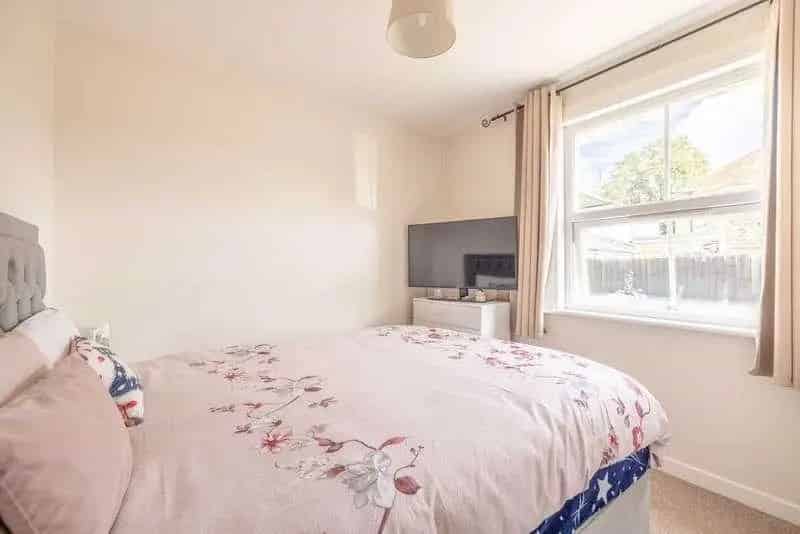 1 Bed Flat for Sale in Old Windsor