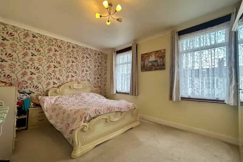 Three Bedroom House in Ilford with Driveway and Outbuilding