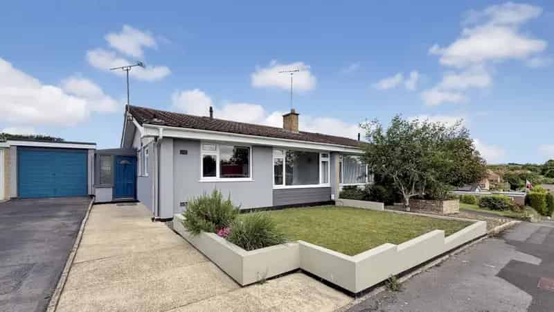2 Bedroom Bungalow To Rent