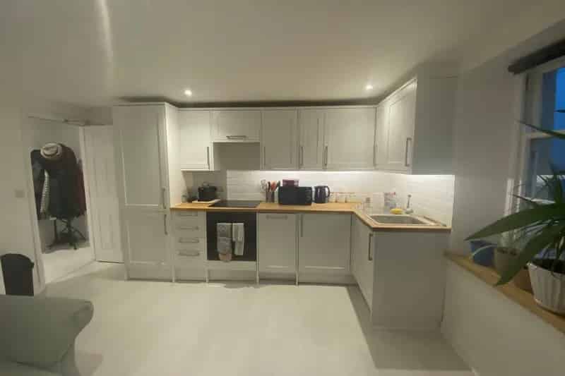 Refurbished Two-Bedroom Apartment Axminster Town Centre