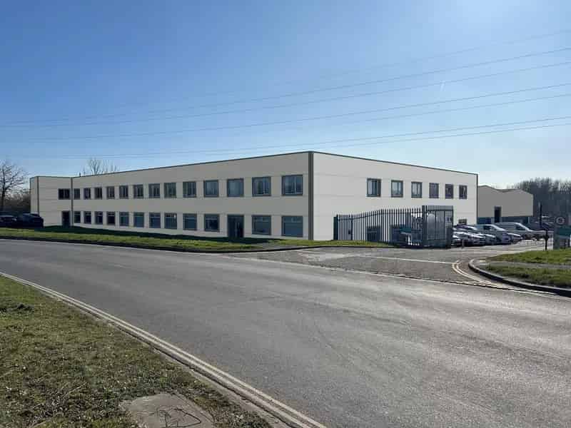 Industrial Unit To Let Basingstoke Refurbished High Eaves Secure Yard