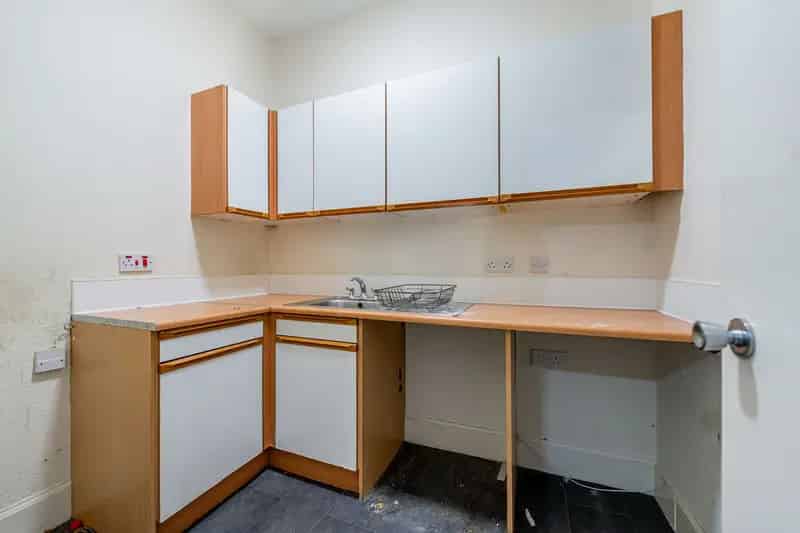 2 Bed Ground Floor Apartment Mount Florida Modernisation Needed