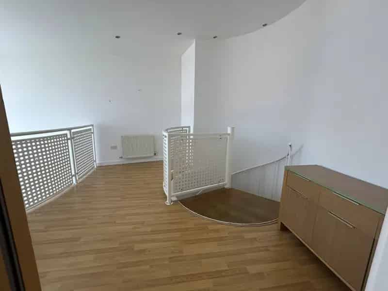 2 Bedroom Flat for Sale in Albert Dock