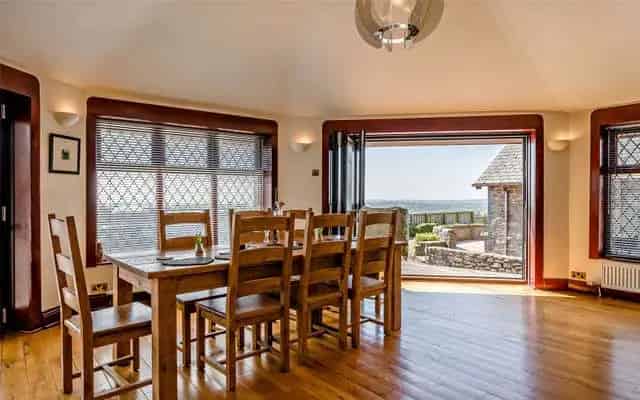 Luxury 4-Bed Home in Lisvane with Annex and Breathtaking Views