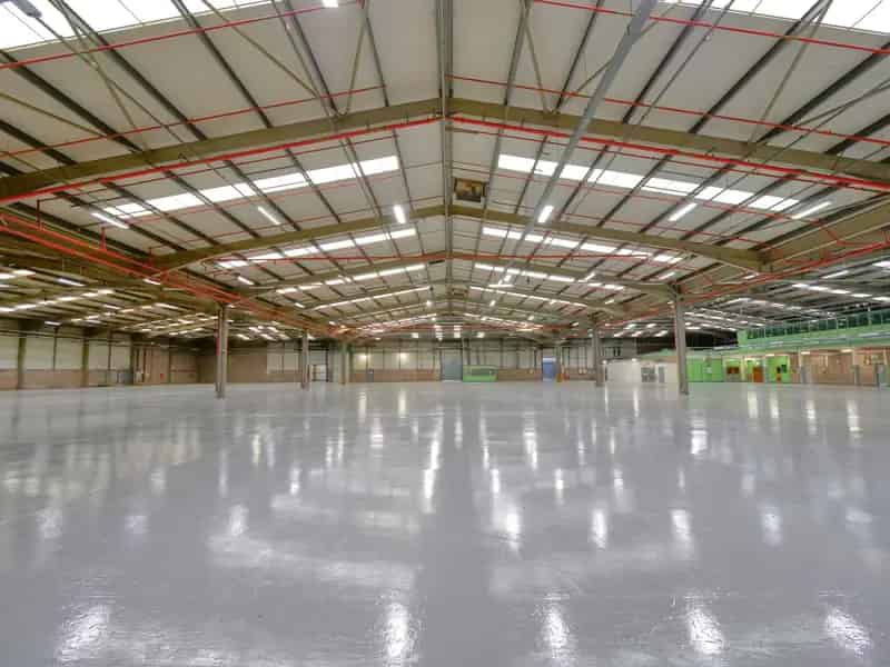 Modern Industrial Warehouse Unit 3 Roller Doors High Eaves Office Space