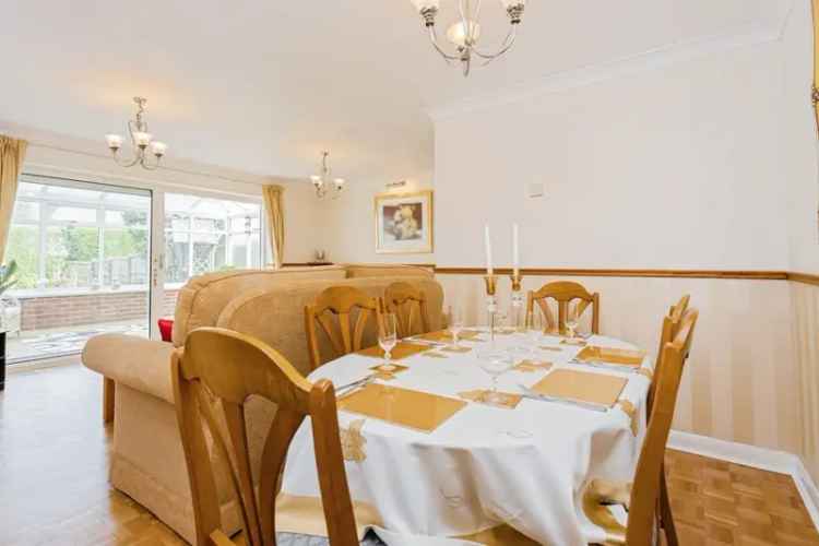 Four Bedroom Family Home with Large Garden and Garage