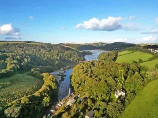Creek End Detached Home with Stunning Views and Scope to Extend