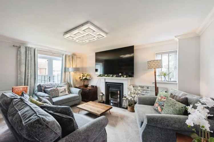 4 Bed Link Detached House with Garden Garage and Driveway