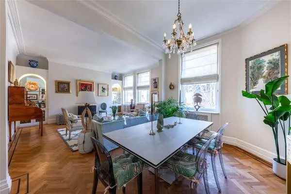 Spacious Family Apartment in Prestigious Kensington Mansion Block