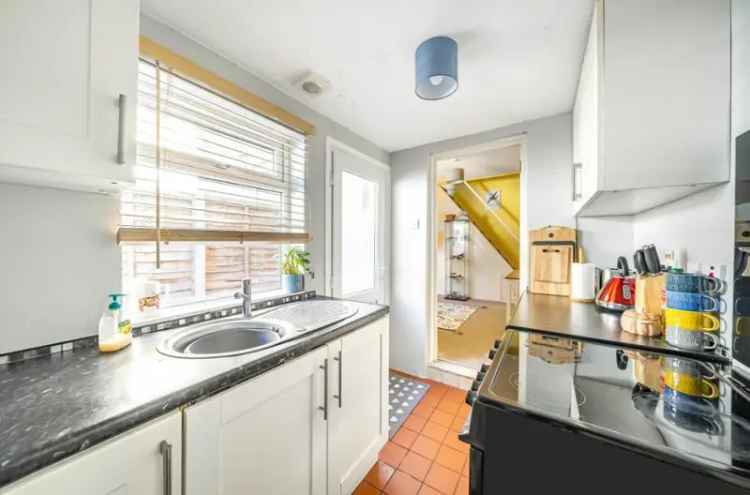 2 Bedroom Terraced House for Sale near Bedford Park