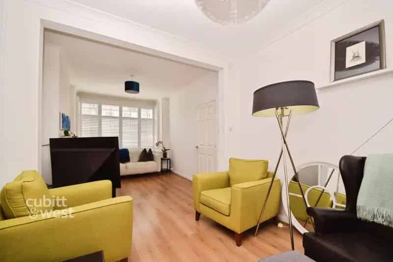 2 bedroom end of terrace house to rent