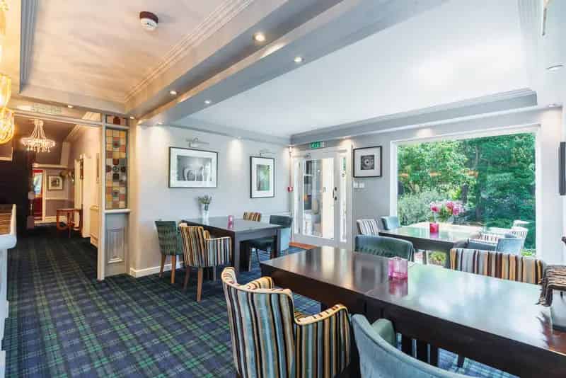 8 Bedroom Detached House with Coach House - Over 1 Acre Garden