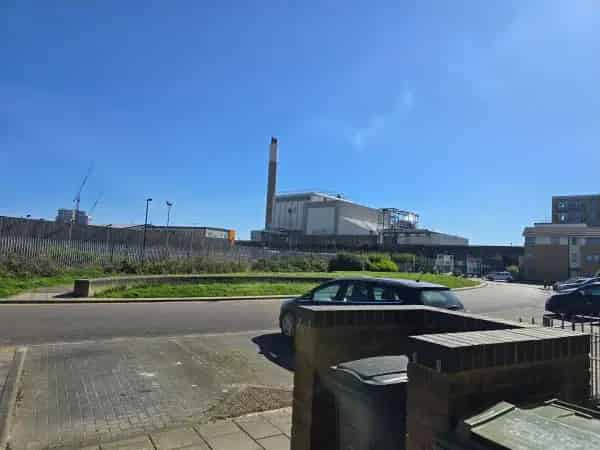 2 Double 1 Single Bedroom House Restricted Parking