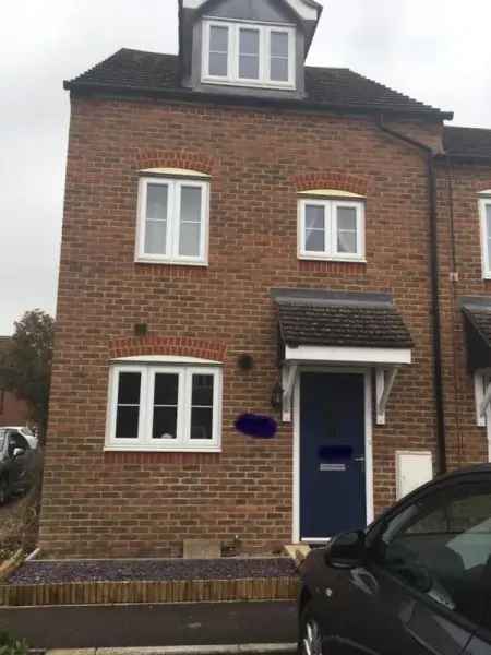 3-Storey End House Near Great Schools and Transport Links