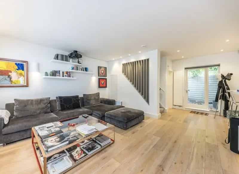 Freehold House for Sale - Two Floors - Quiet Street