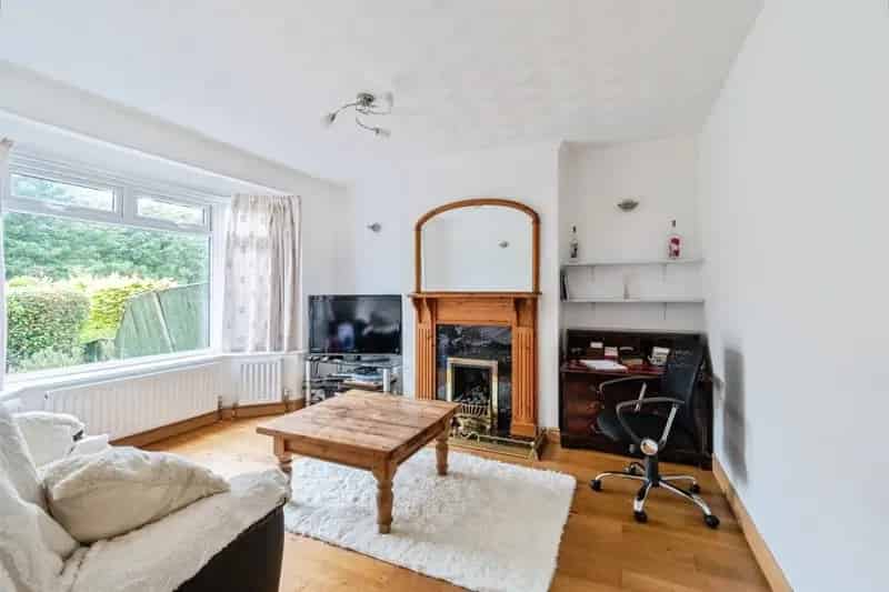 3 Bedroom Semi-Detached House in Chippenham