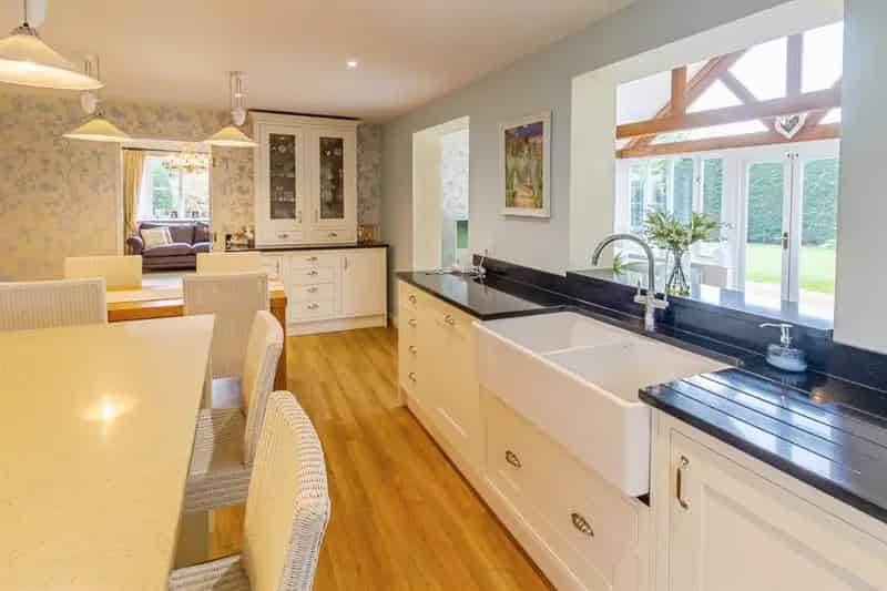 Grade II Listed 5-Bedroom Farmhouse near Ouzel Valley Park