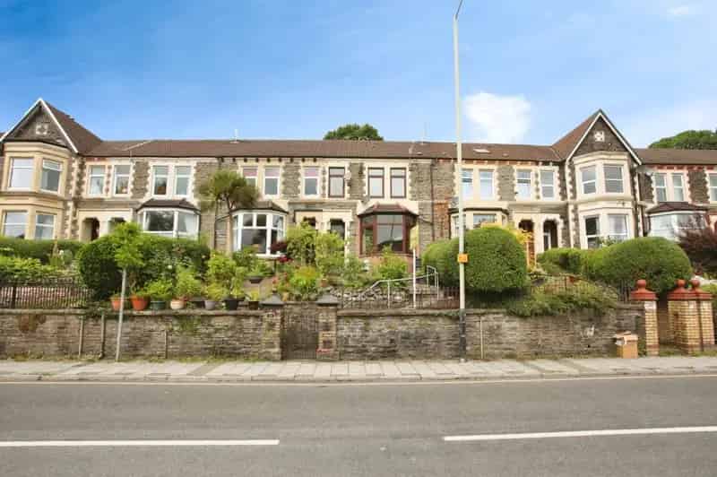 3 Bedroom Terraced House Near Amenities