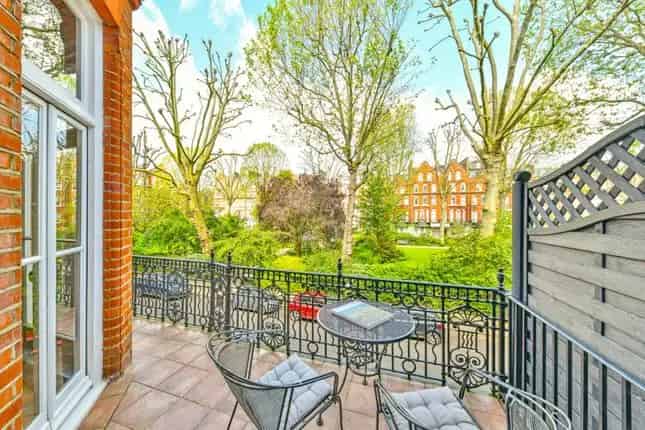Flat for Sale in Barkston Gardens London SW5