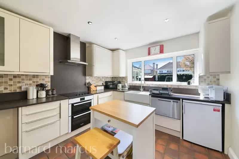 Five Bedroom Detached Family Home Near Leatherhead Station