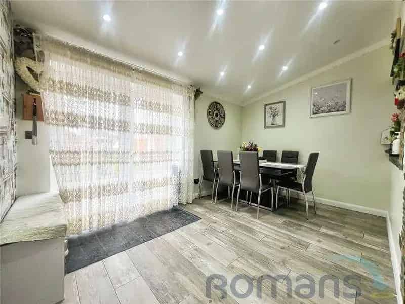 3 Bed Extended Family Home For Sale