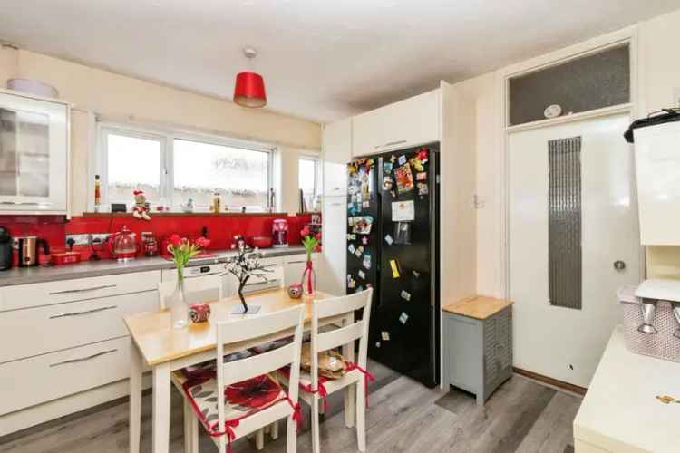 Three Bedroom Detached Bungalow in Oulton