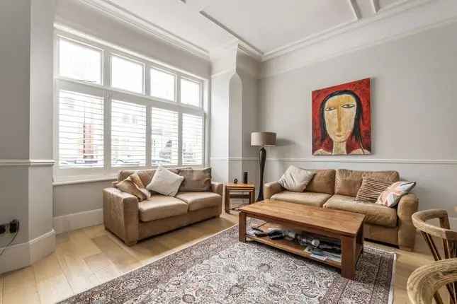 Flat to rent in Glenmore Road, London NW3