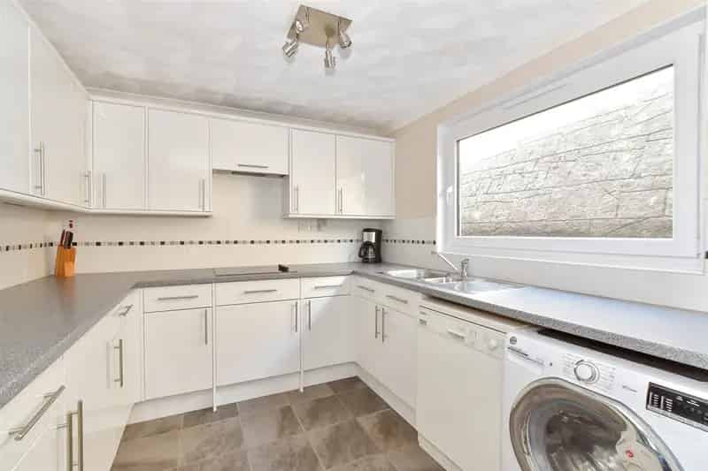2 Bedroom Sea View Apartment Near Shanklin Beach