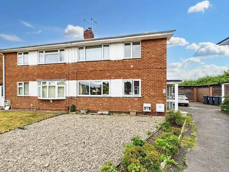 2 Bedroom Flat to Rent - Modern, Convenient & Immediately Available