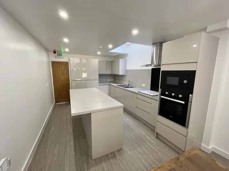 5 Bedroom 5 Bathroom House Near University of Birmingham