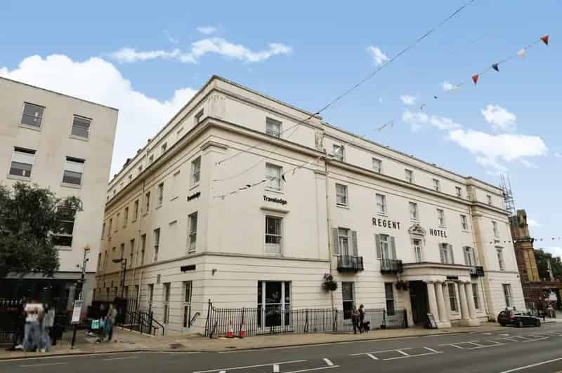 Leamington Spa Town Centre Apartment Two Double Bedrooms  1500 PCM Rental Income