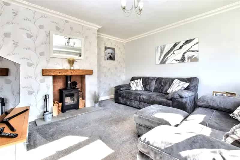 3 Bedroom Semi Detached House Farsley