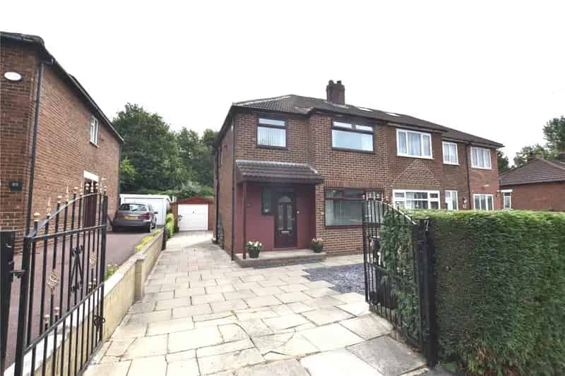 3 Bed Semi-Detached House Ready to Move Into