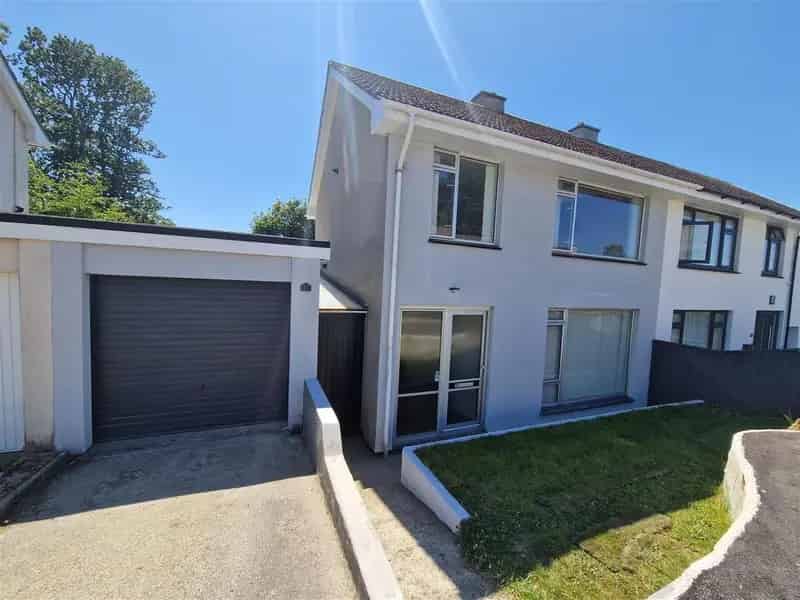 3 Bedroom Semi-Detached House to Rent