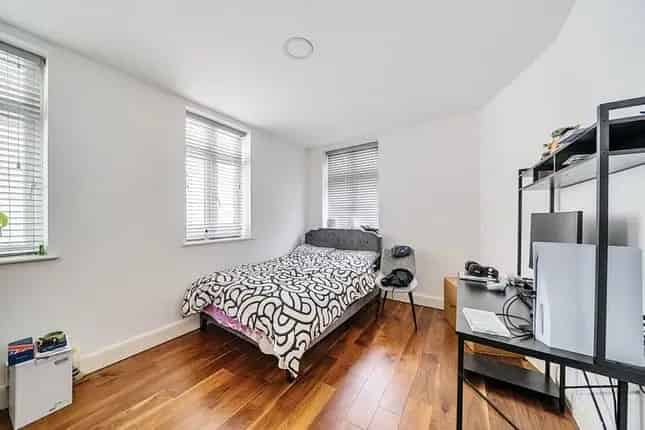 Four Apartments and Studio Investment Opportunity in Hendon NW4