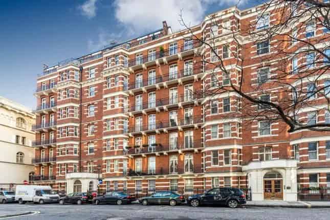 3-Bedroom Flat for Sale in Carlisle Place London