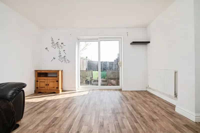 2 Bed Mid Terraced House Near Harvills Hawthorn School