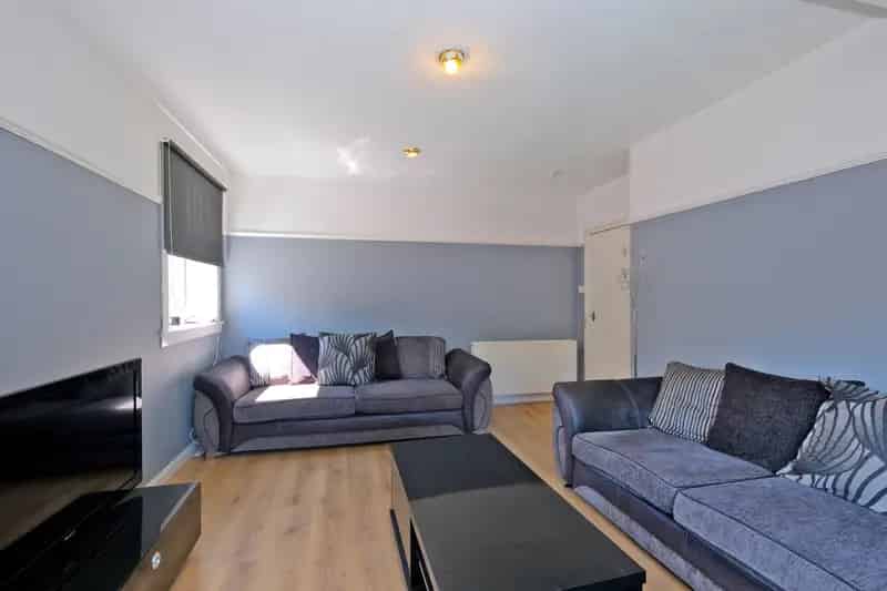 Spacious 2-Bedroom Flat in Aberdeen