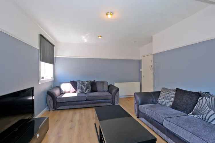 Spacious 2-Bedroom Flat in Aberdeen