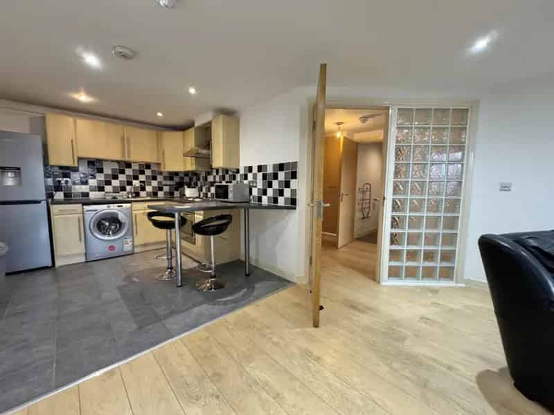 2 Bedroom Flat House to Rent