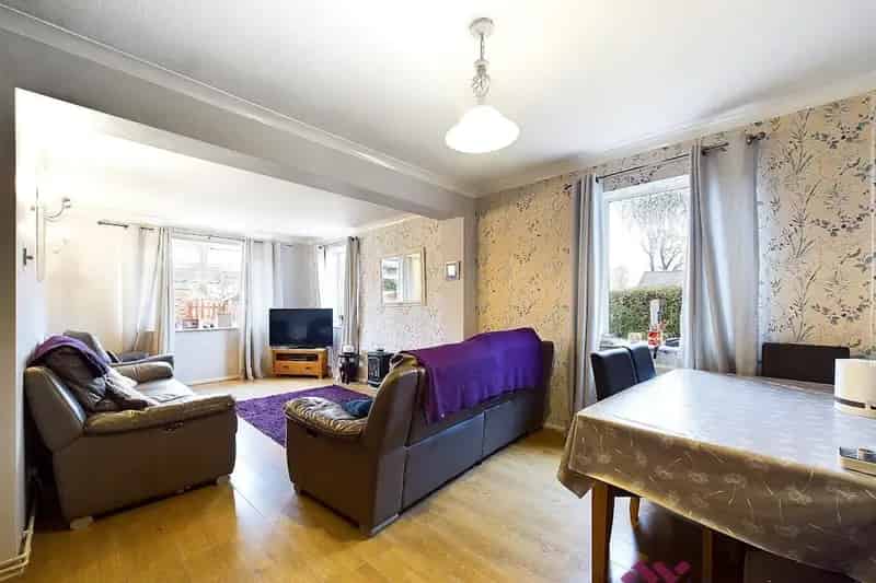 Spacious 3-Bed Freehold Home in Sandbach with Detached Garage