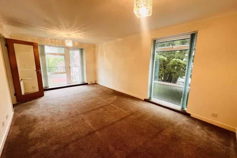 Two Bedroom Apartment Lower Meads Eastbourne Zero Deposit Option