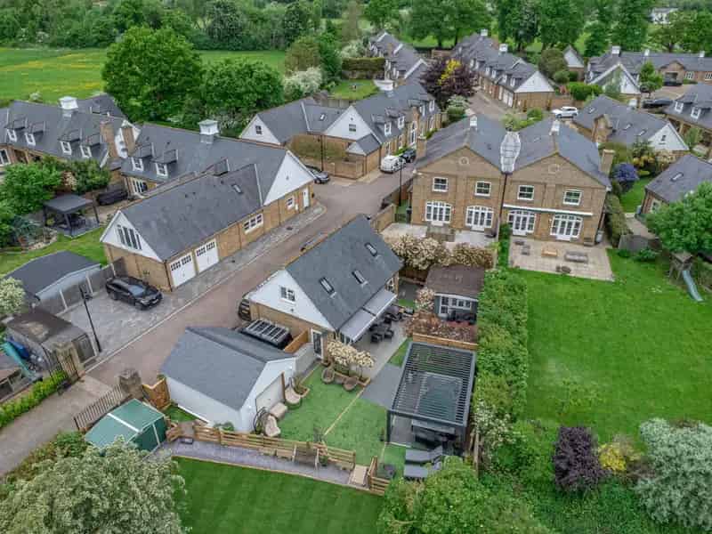 6 Bedroom House for Sale Goffs Oak Orchid Close